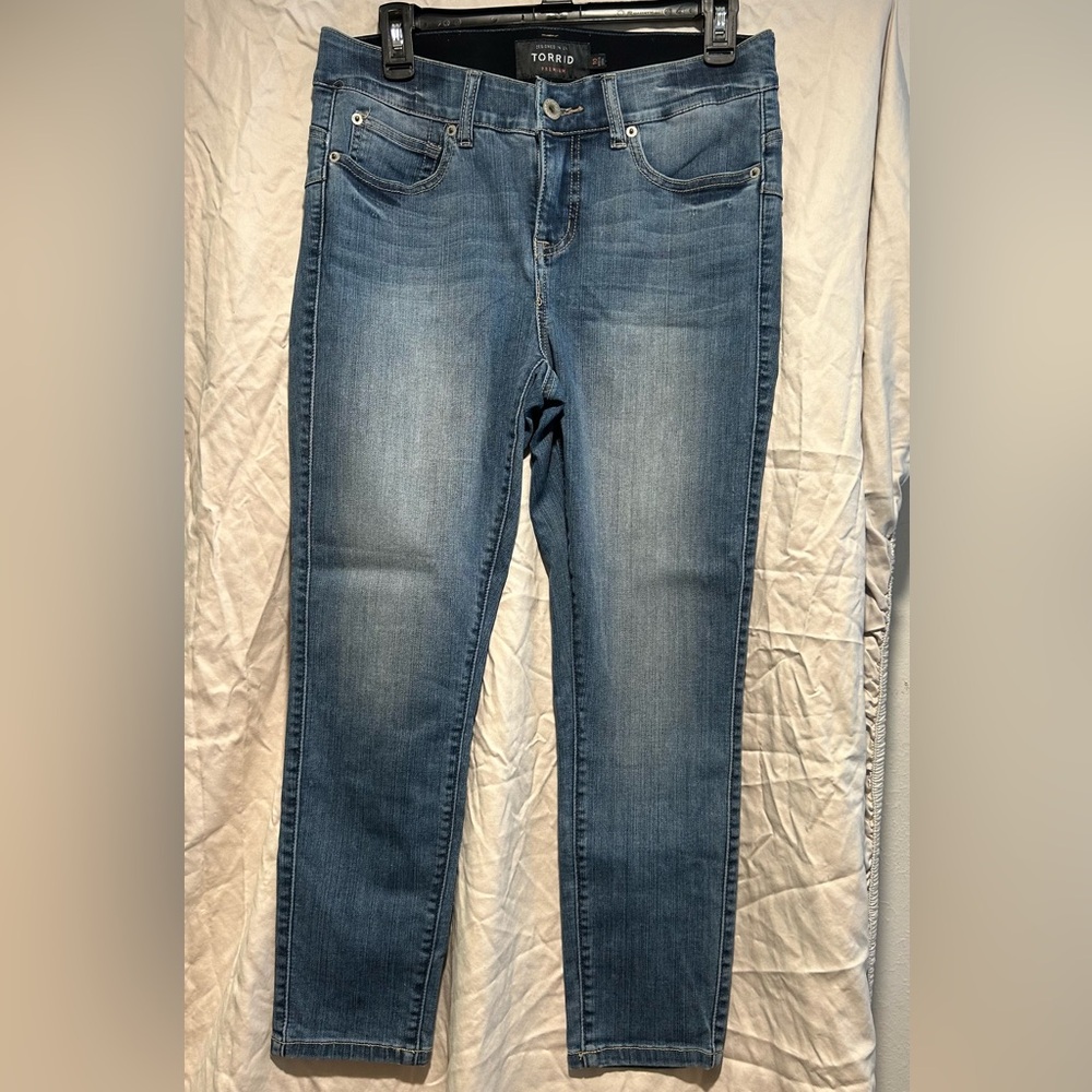 Torrid bombshell skinny jeans. Size 10